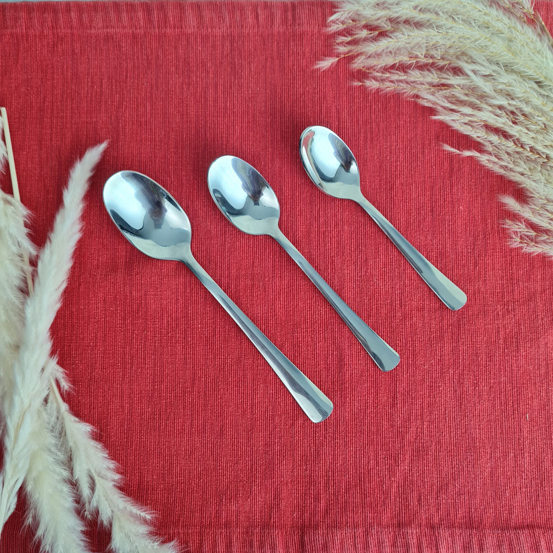 Set of stainless steel silver cutlery spoons